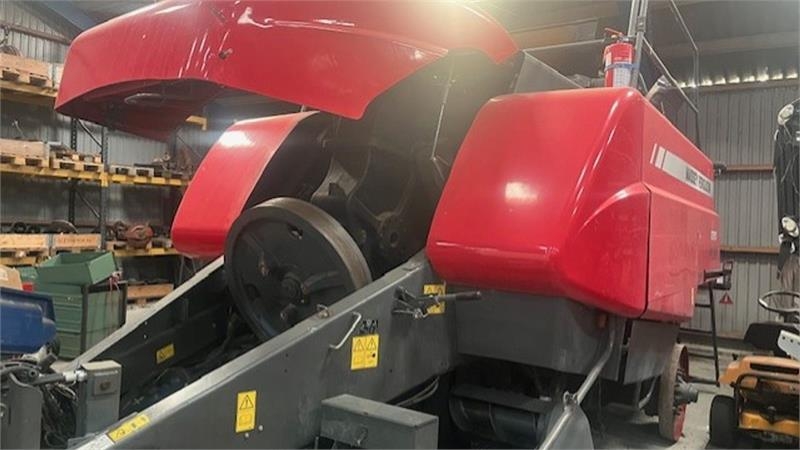 Presse à balles cubiques Fendt 12130 — occasion