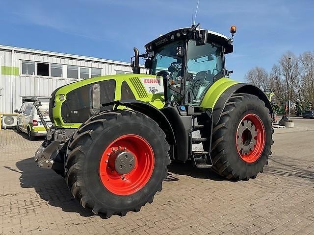 Axion 930