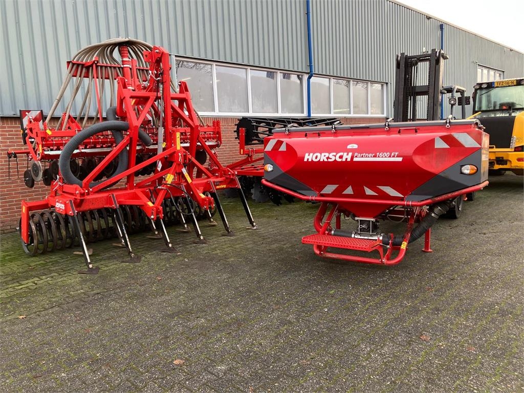 Horsch Partner 1600 FT Fronttank + Evers Mustang 11-303-2