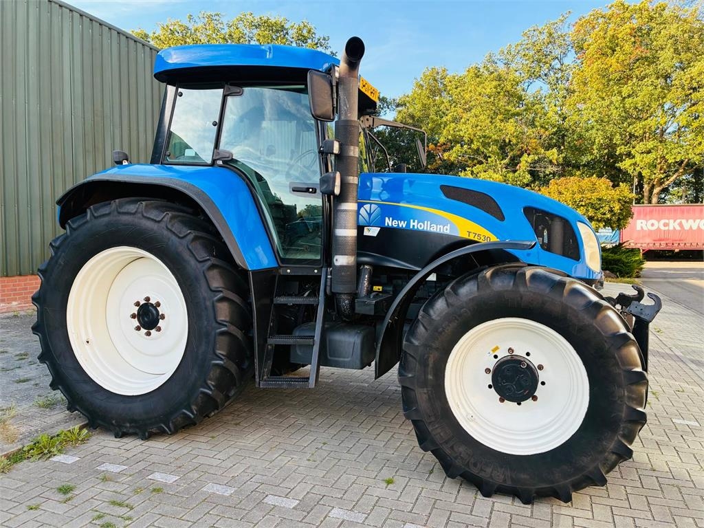 Tracteur agricole New Holland T7530 (CVX160) — occasion 2007, 8 561 h