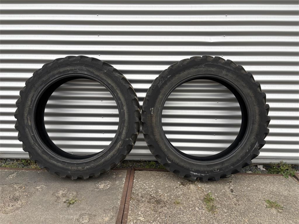 Set Firestone banden 270/95R38