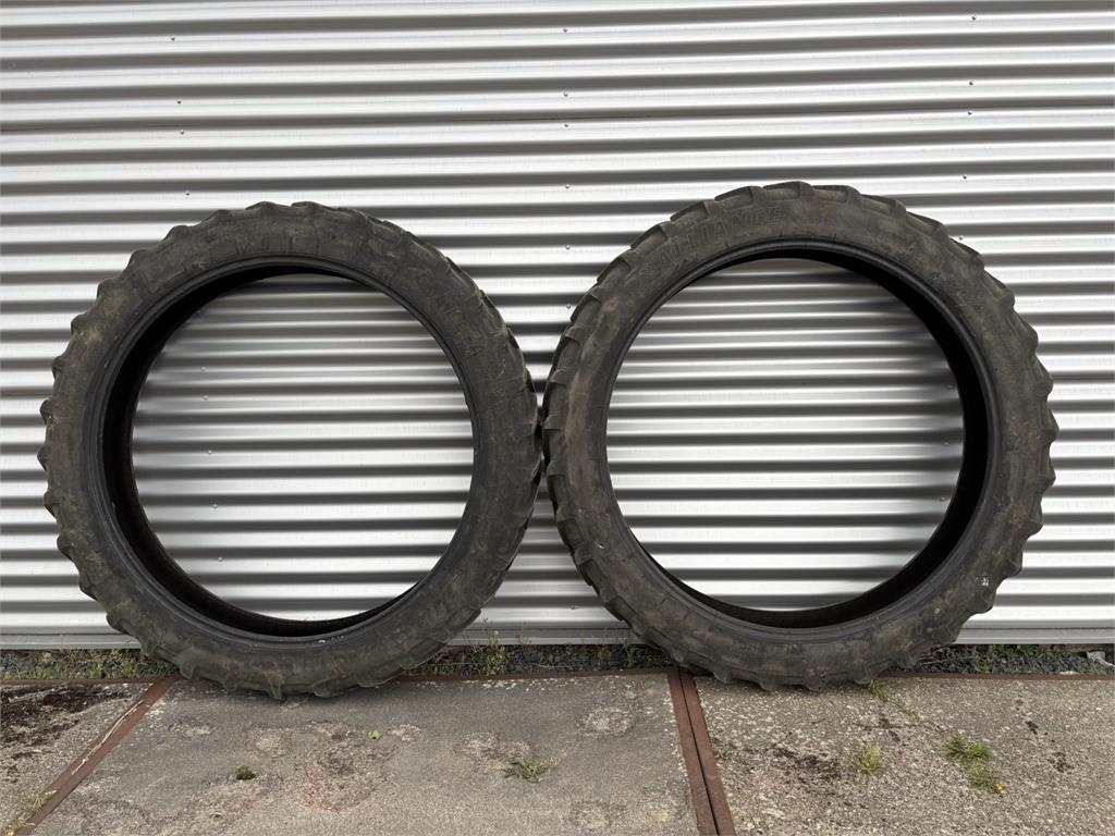 Set Gebruikte Alliance banden 270/95R54