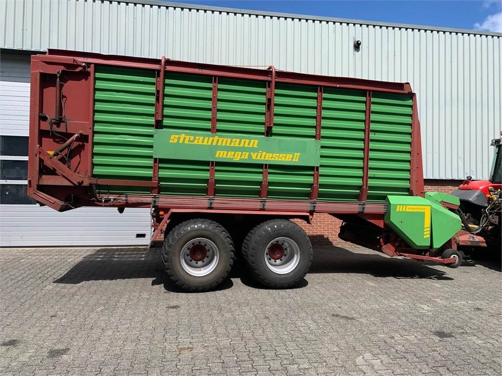 Strautmann Mega Vitesse II Opraapwagen