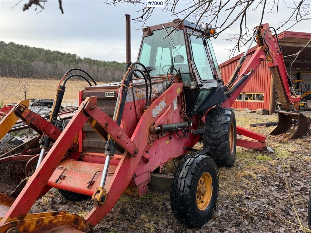 Case IH 680K Traktorgraver