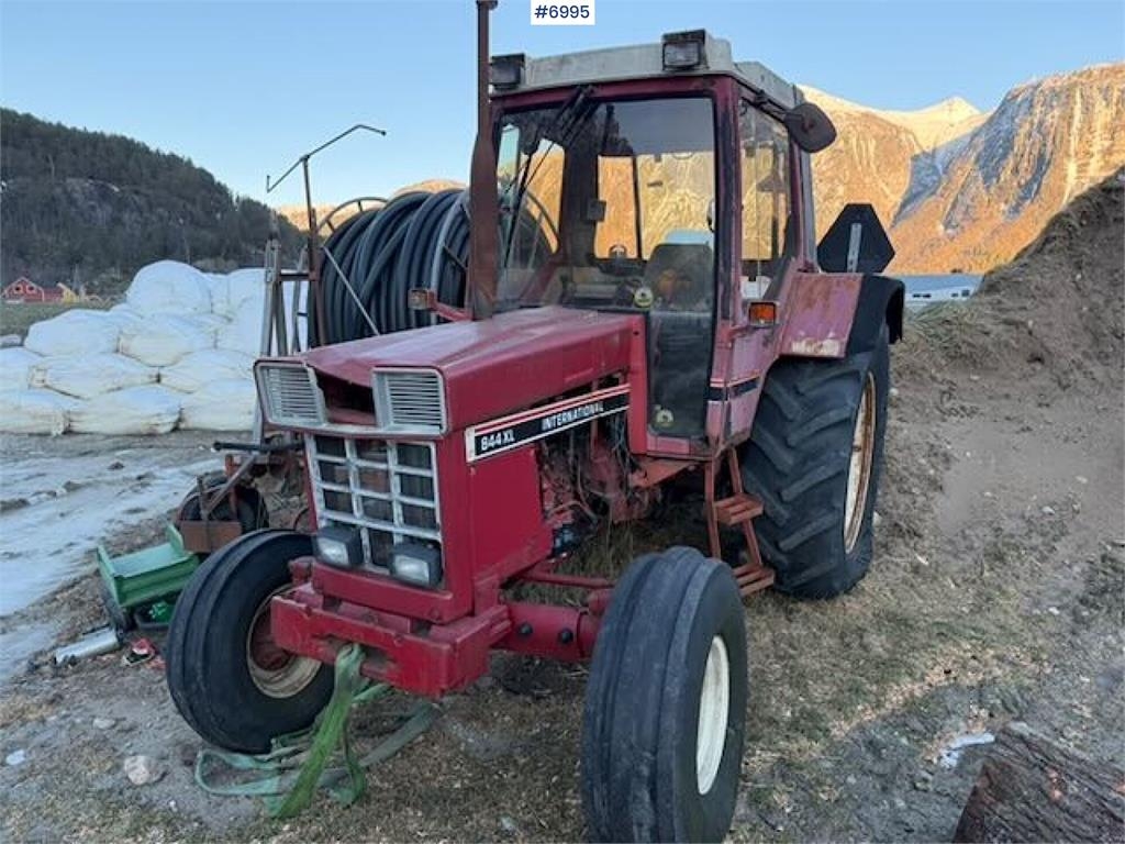 International 844/955 XL