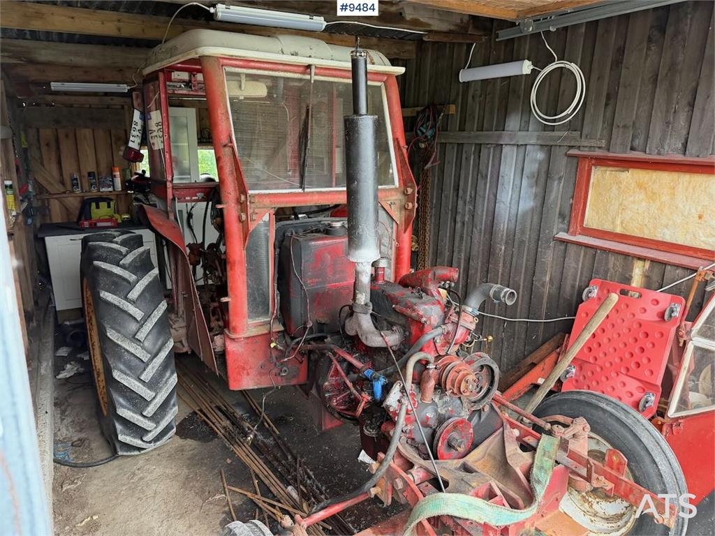 International Harvester 444