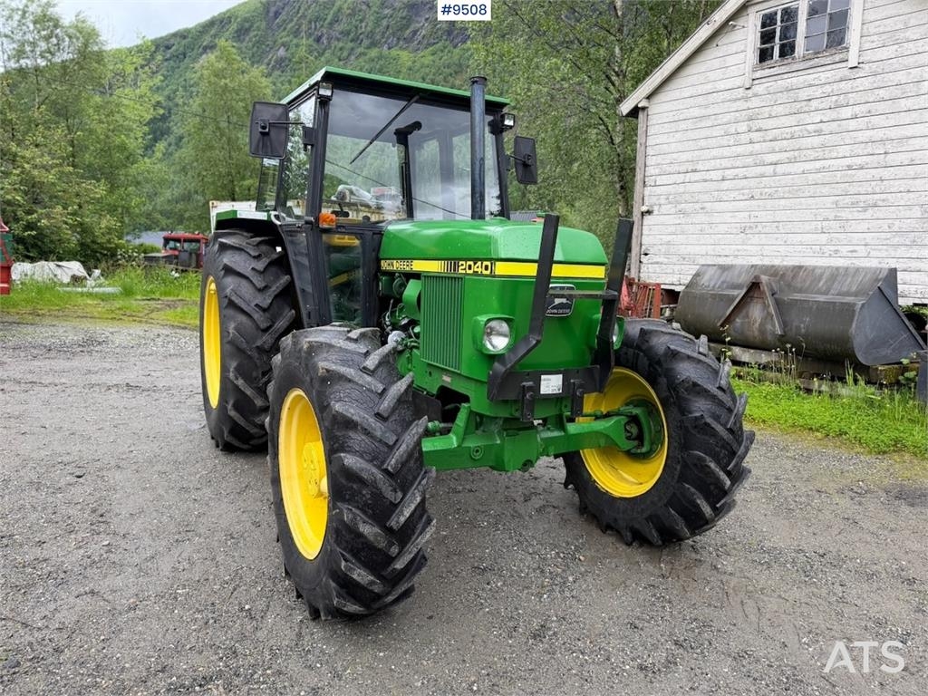 John Deere 2040