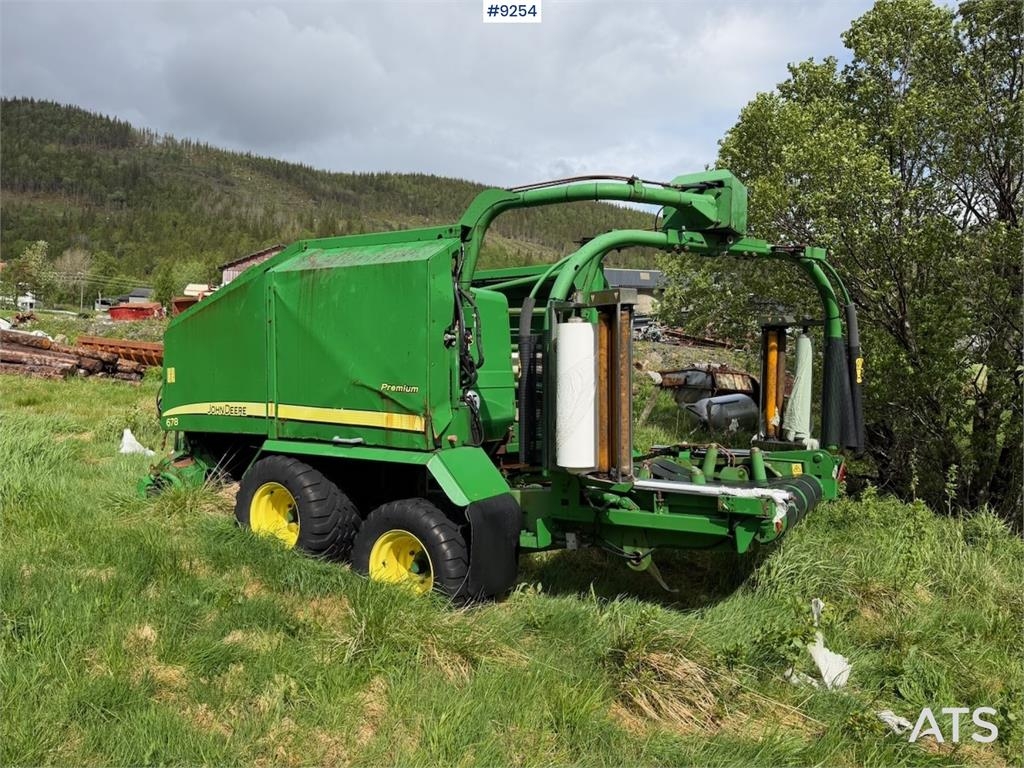 John Deere 678