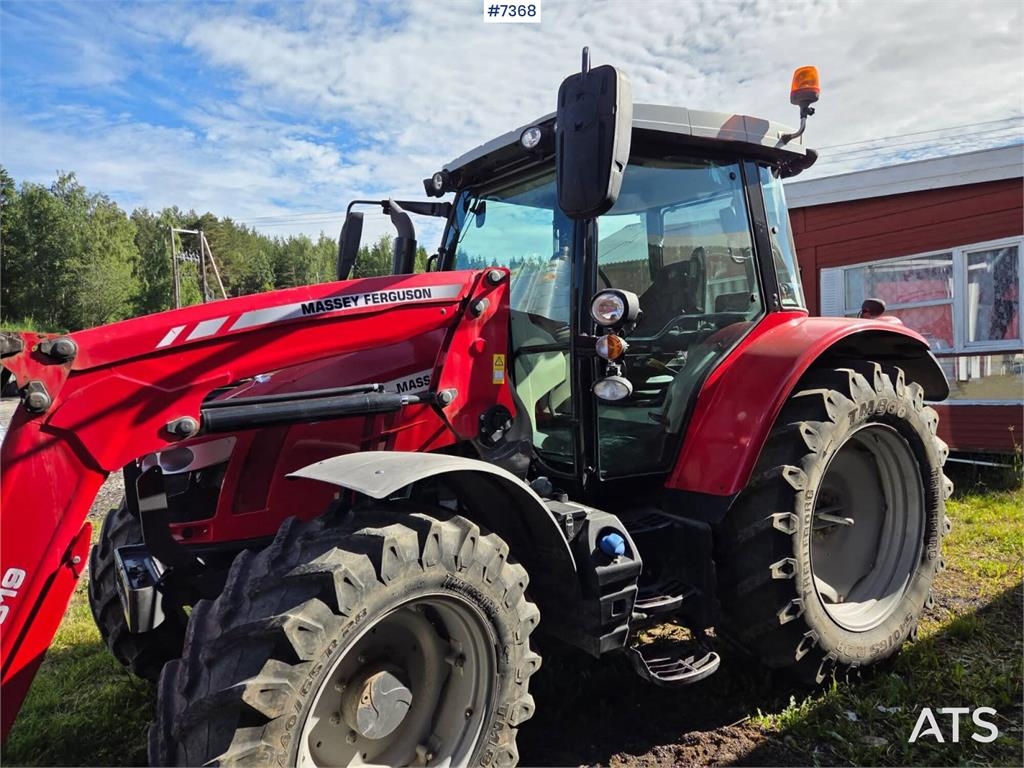 Massey Ferguson 5713S