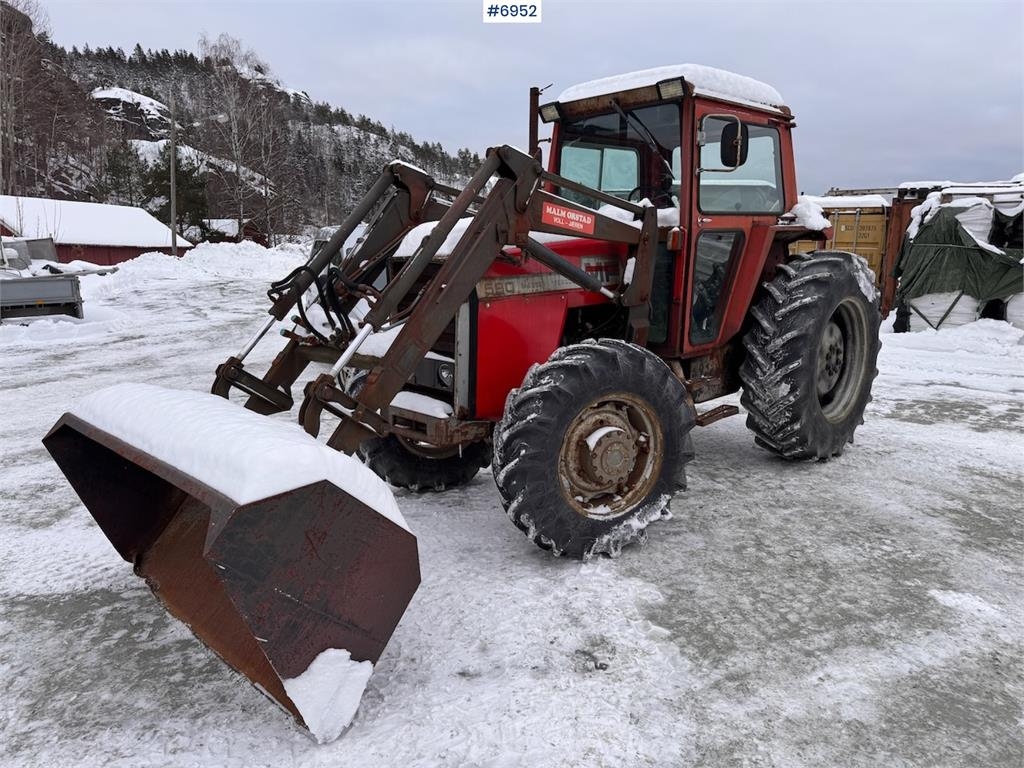 Massey Ferguson 590 m/ frontlaster og snøskuffe.