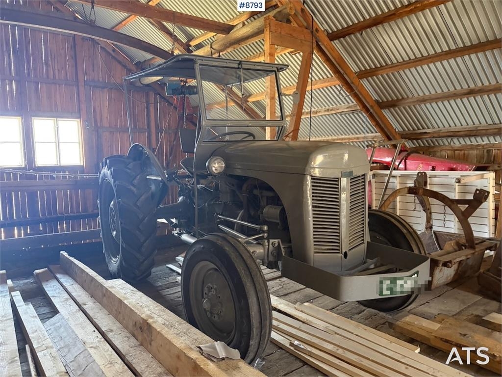 Massey Ferguson Gråtass