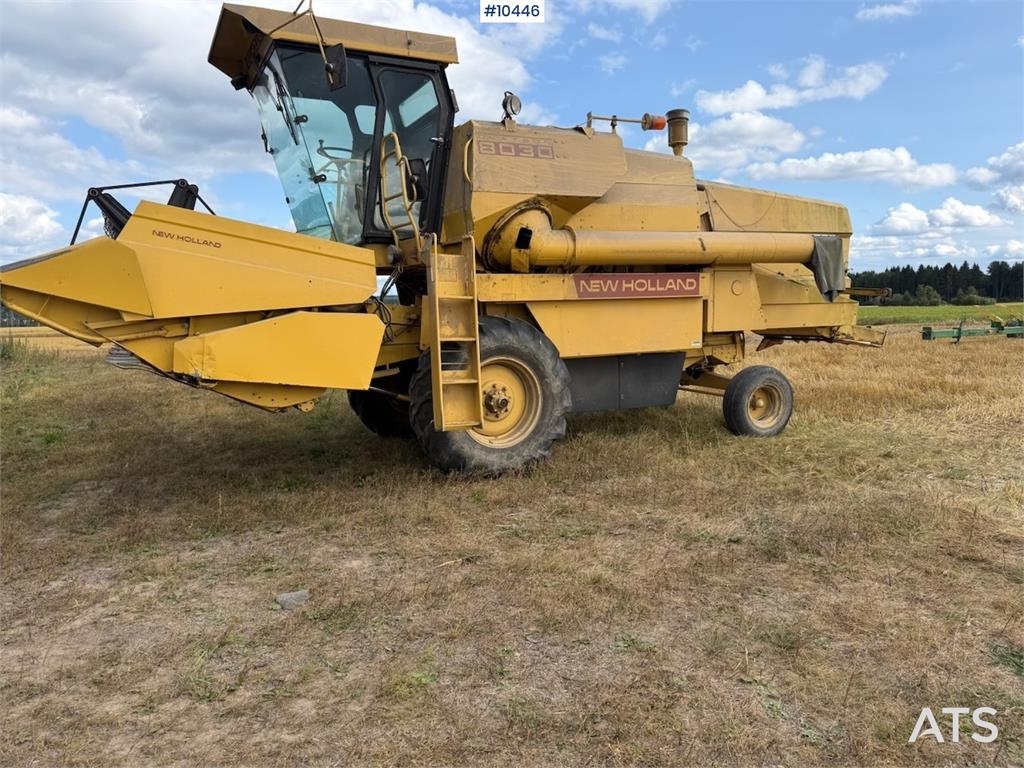Moissonneuse-batteuse New Holland 8030 — occasion 1989