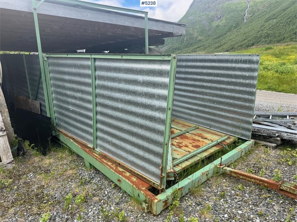 Silo med matebord og vifter