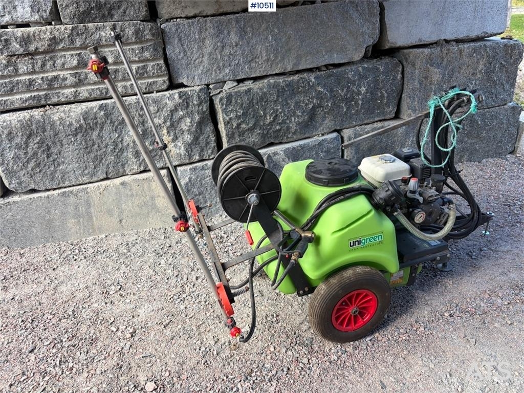 Pulvérisateur traîné Unigreen CR125P — occasion 1900