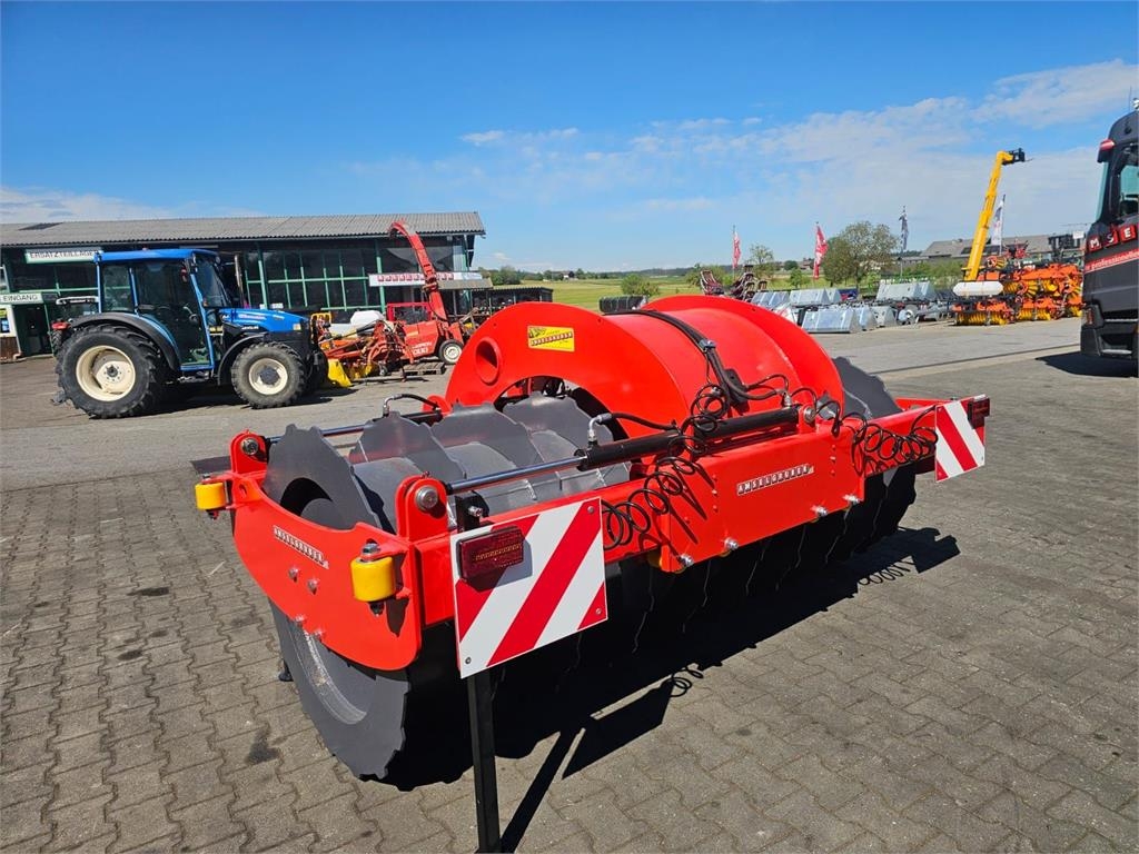 Amselgruber Dominator 2500 Verdichterwalze/Silowal