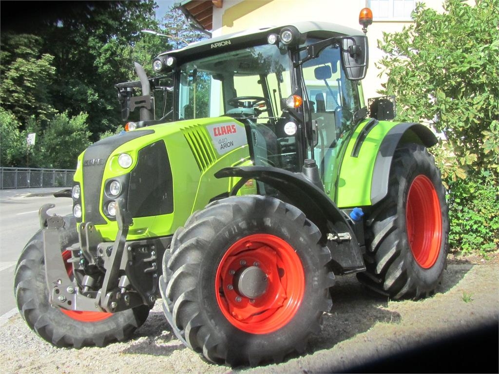CLAAS Arion 440