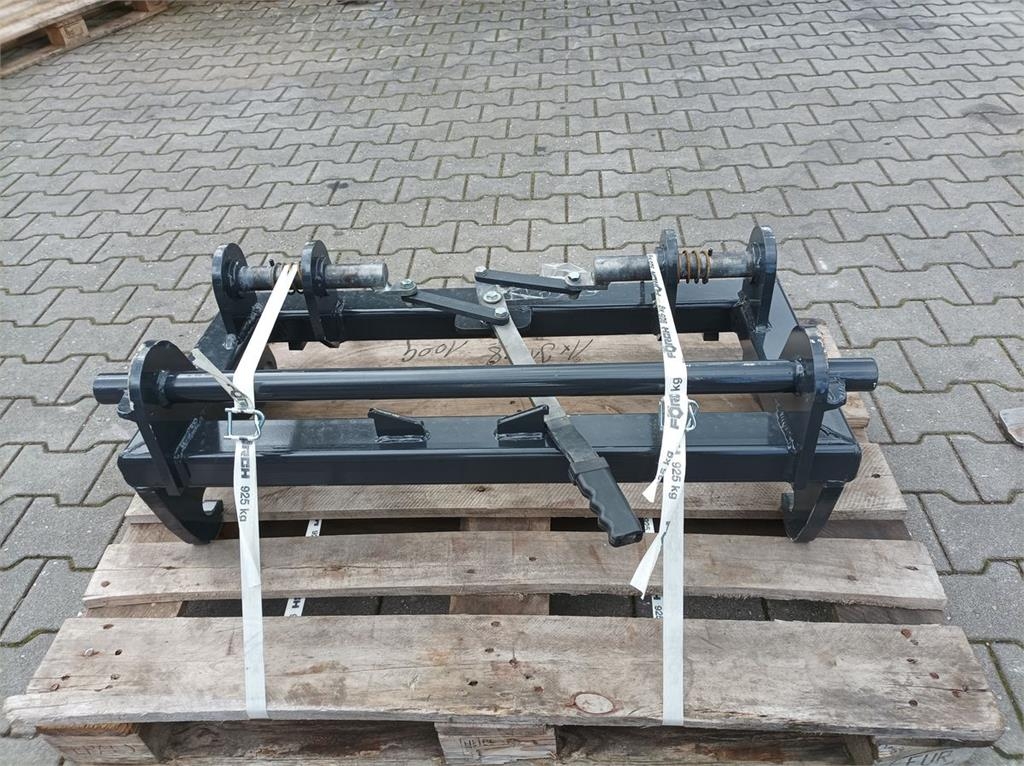 Dominator Adapter Liebherr 506 auf Kramer
