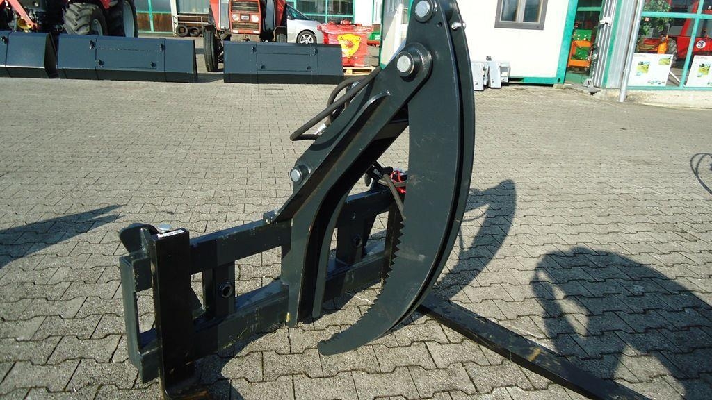 Dominator Fuchs PG mit Niederhalter hydr. EURO