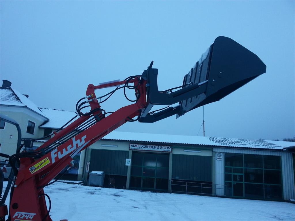 Dominator Hochkippschaufel 1,2-2,4m für Hoftrac &