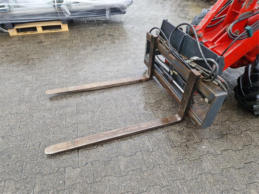 Dominator Palettengabel mit hydraulischer Zinkenve