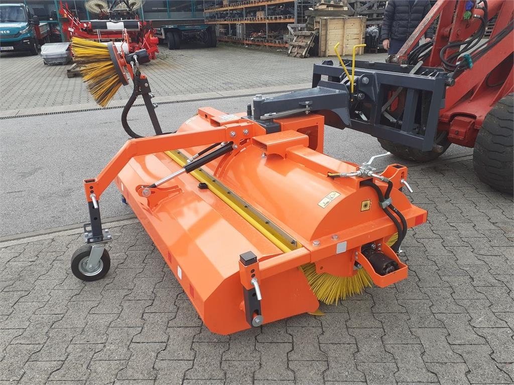 Dominator Profi Clean Kehrmaschine Frühjahrsaktion