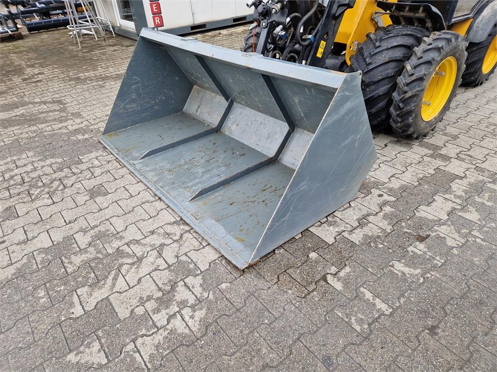 Dominator Schwergutschaufel mit Weidemannaufnahme