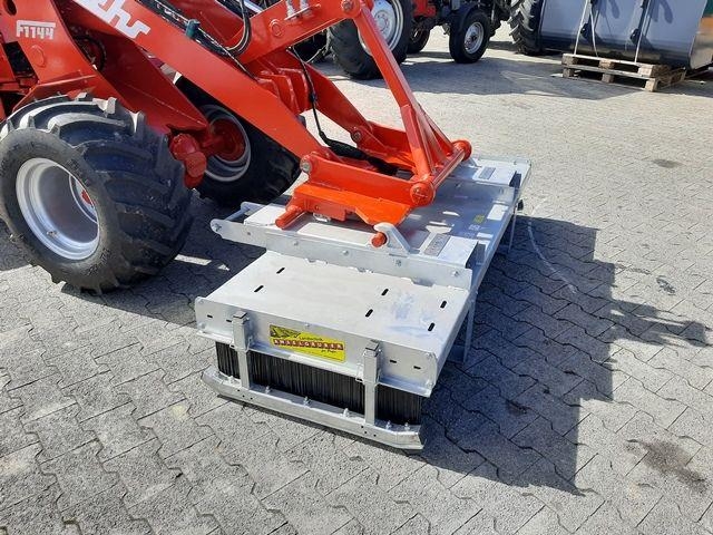 Fliegl Kehrbesen Löwe 250 cm mit Euroaufnahme und Palet