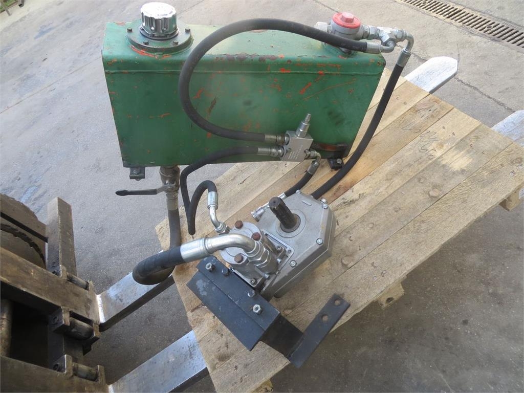 Hydraulische Eigenölversorgung für Steyr