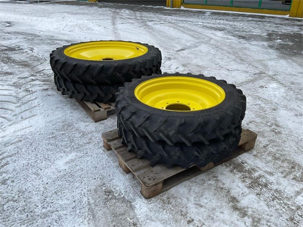 John Deere 320/95 R40 und 210/95 R 28
