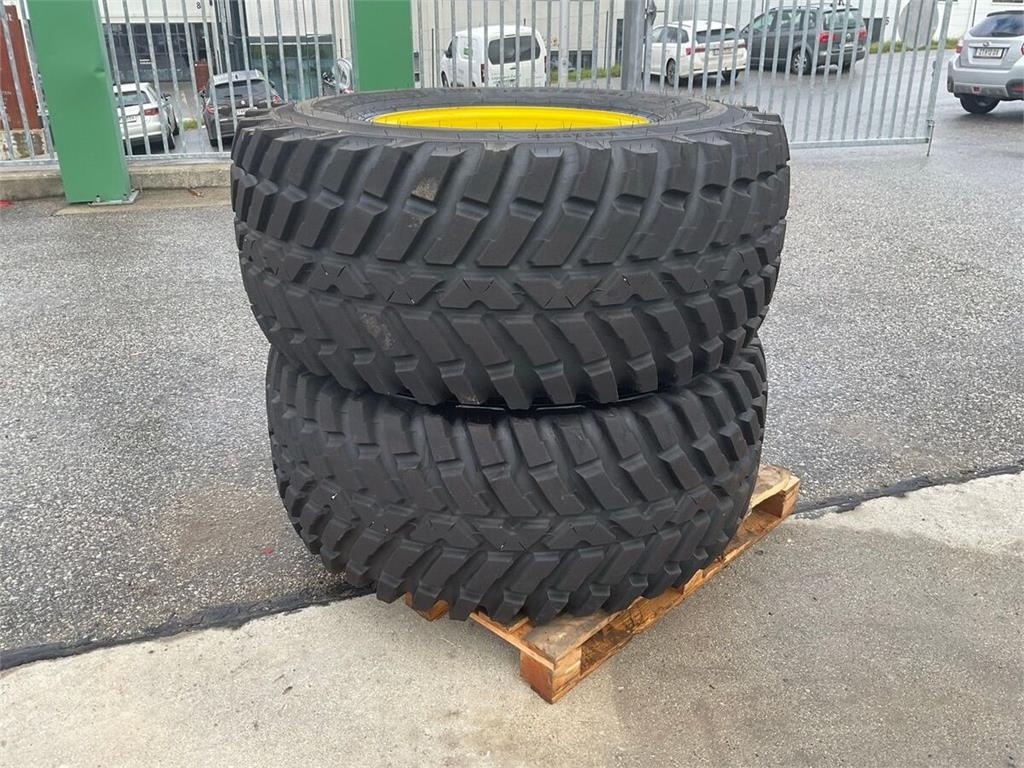 John Deere 540/65 R24 Nokian