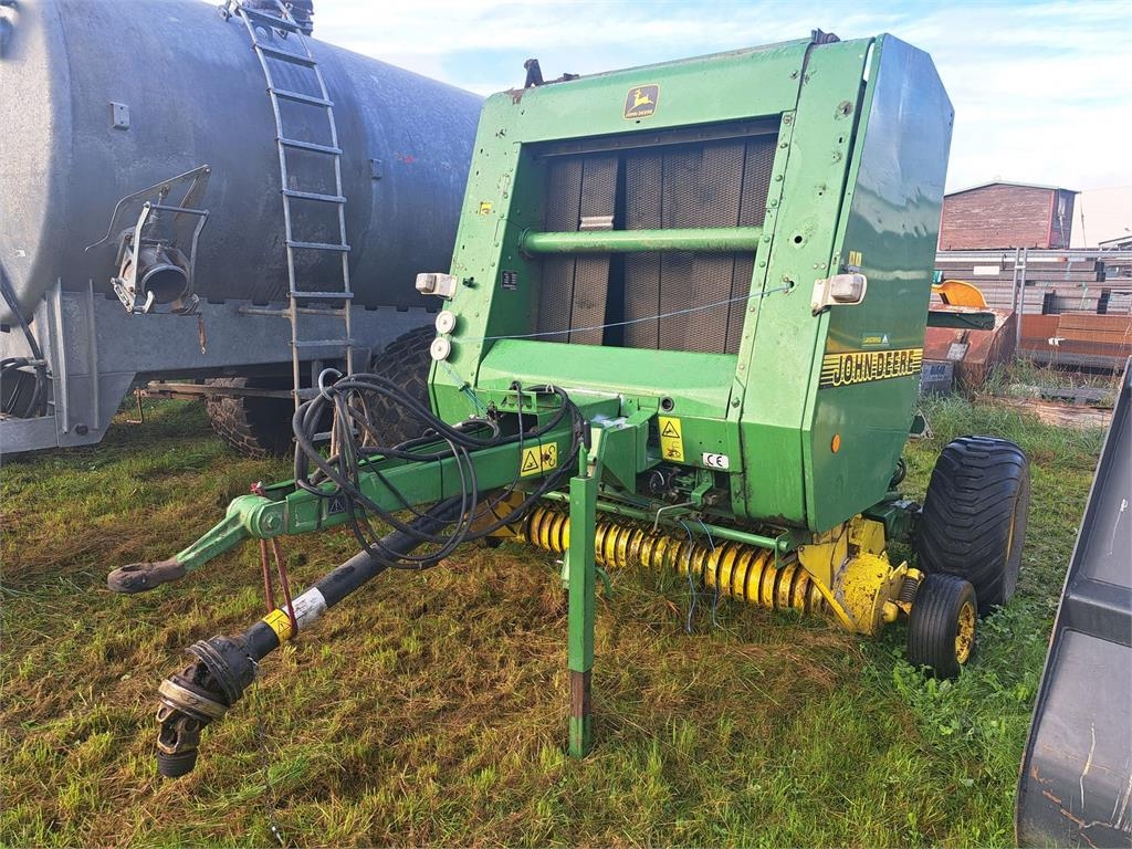 John Deere 570