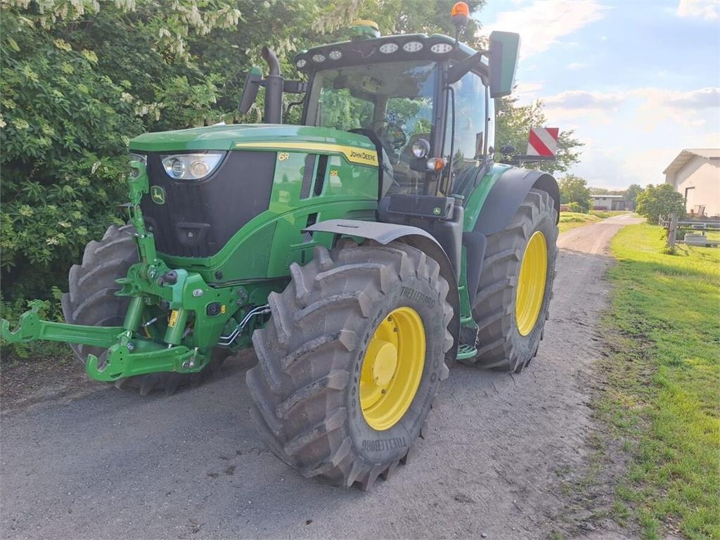 John Deere 6R 195