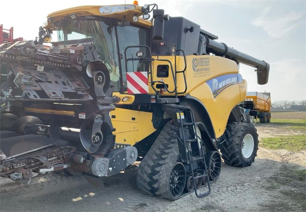 New Holland CR9090