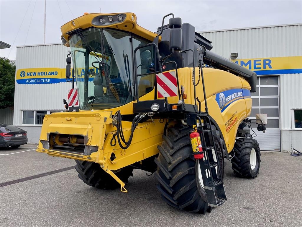 New Holland CX5080 Elevation
