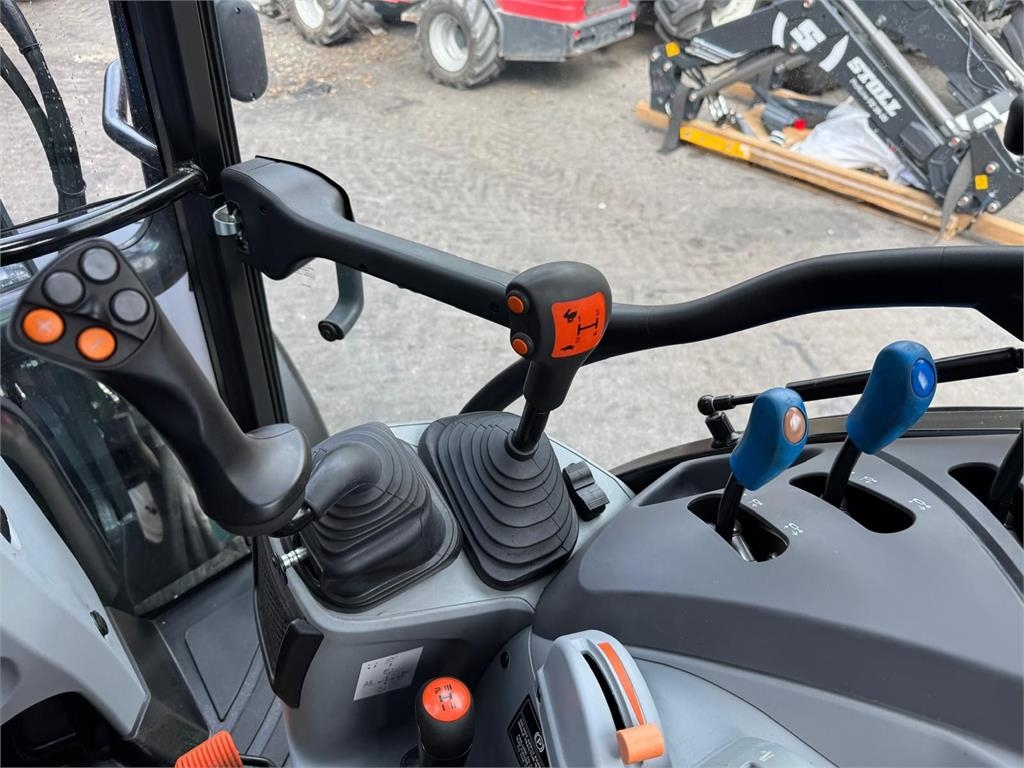 New Holland T 5.85