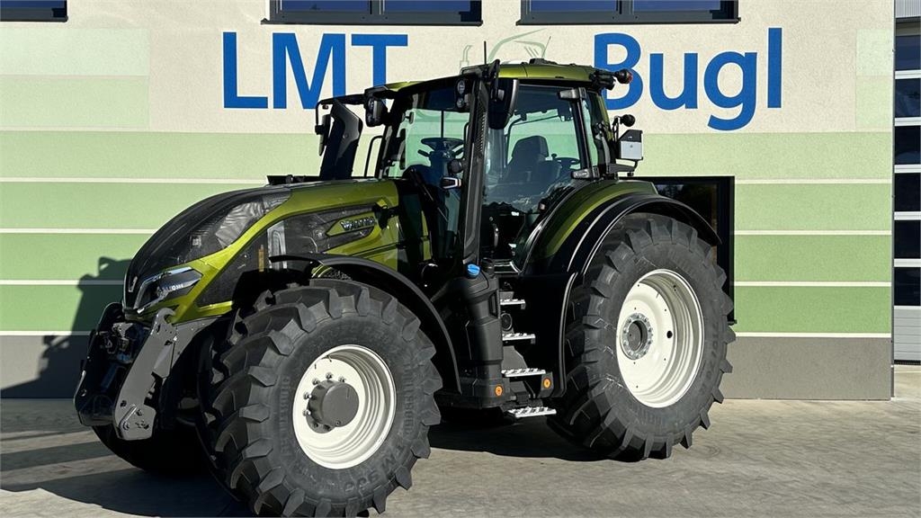 Valtra Q 305 mit Rüfa