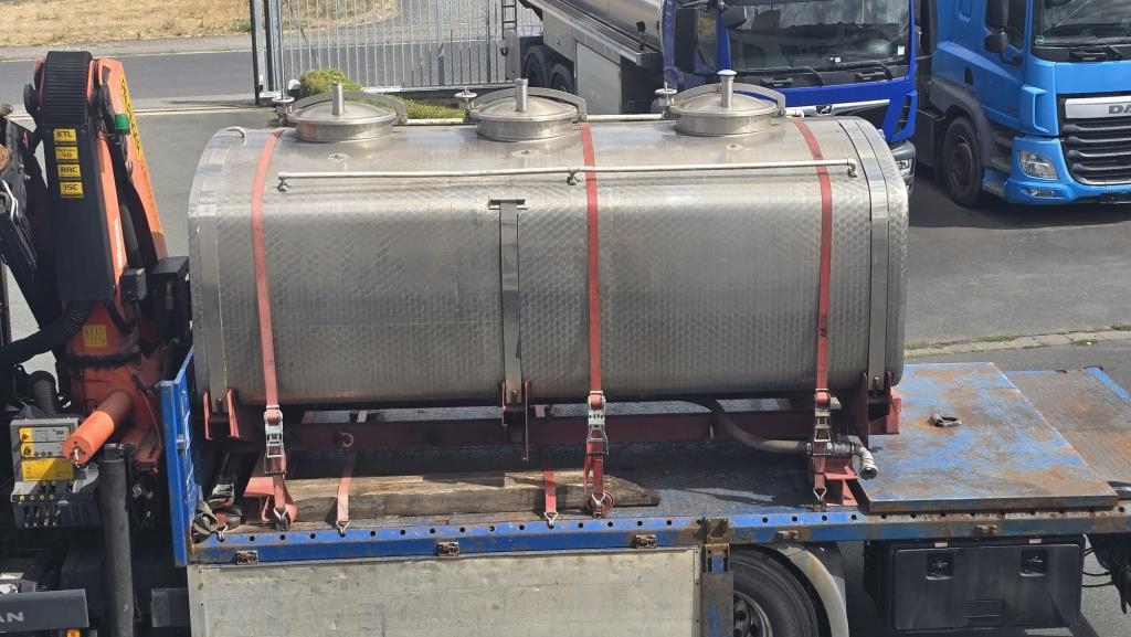 Camion citerne Edelstahltankaufbau 8.500 Liter - 1 Kammer(Nr. 6446) — occasion 1983