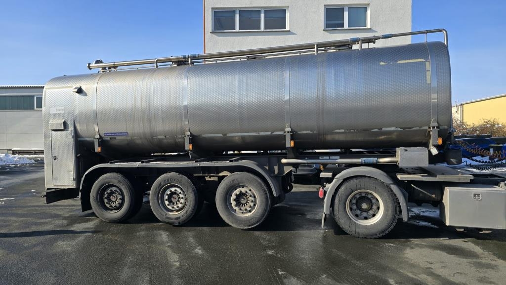 Edelstahltankauflieger- 27.000 ltr. Tankaufbau ist