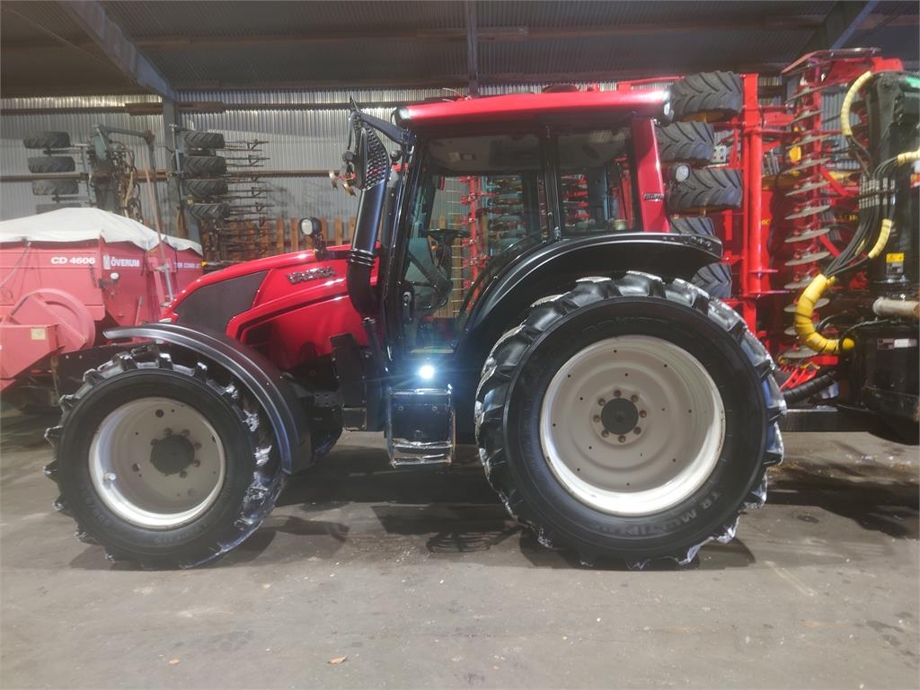Valtra N113 HITECH SCR + MOHEDA 121 4WD+M50