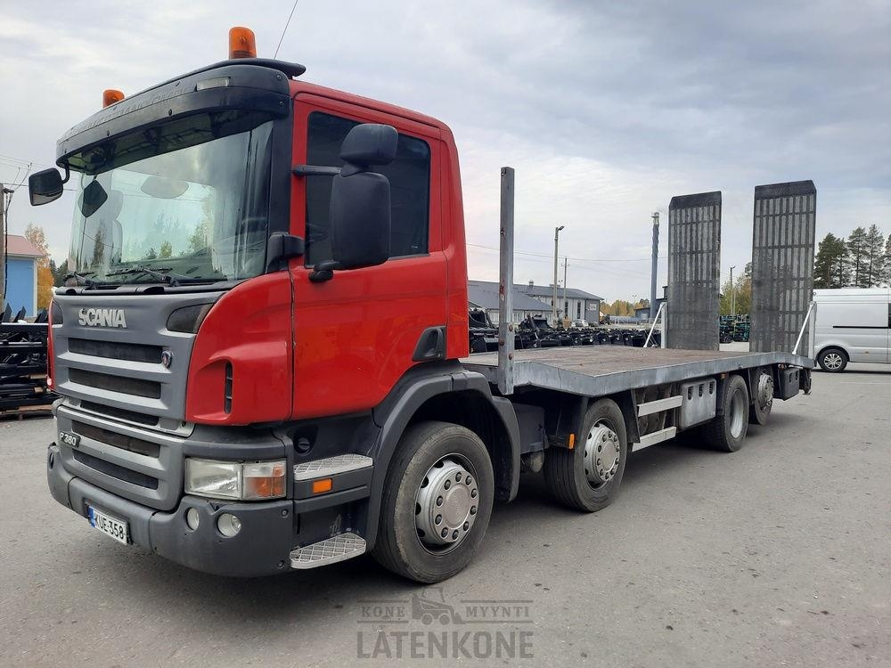 Scania P380 8x2 koneenkuljetusauto