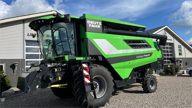Deutz-Fahr C7206 With 24feed - 7.2m header. New and unused Co