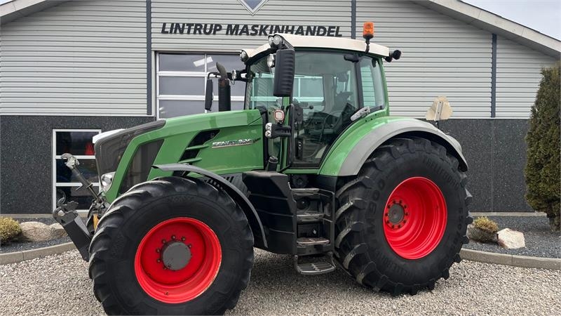 826 Vario med frontlift og frontpto