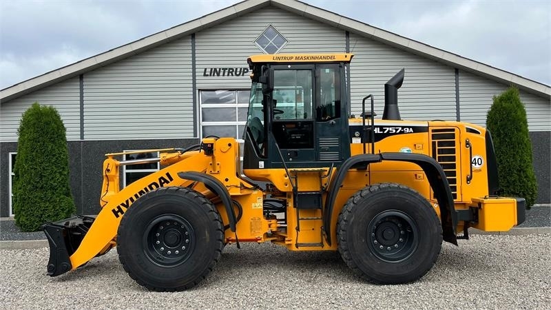 Hyundai 757-9A XTD med lang-arm. En-ejeres maskine med Loc