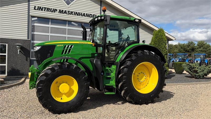 John Deere 6215R Med frontlift og frontPTO