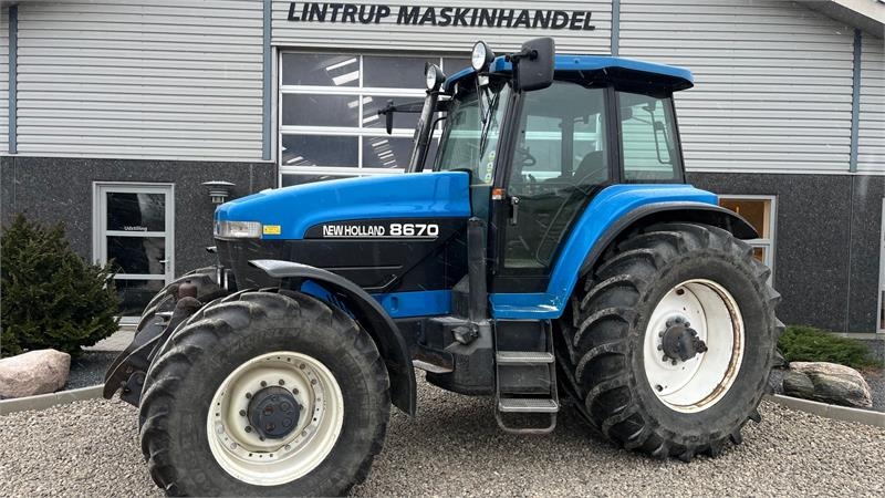 New Holland 8670 SuperSteer og frontlift