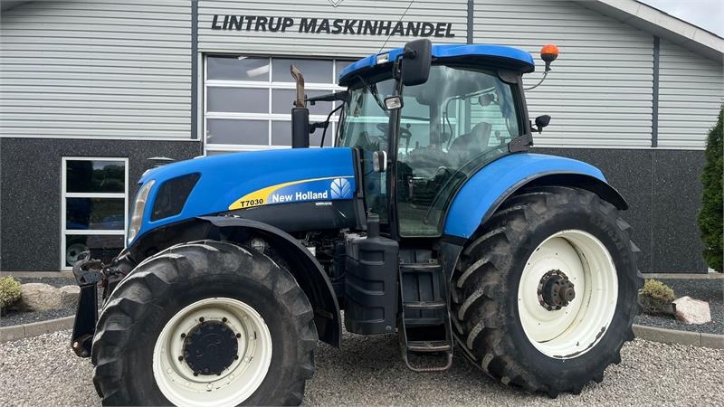 New Holland T7030 SS med frontlift