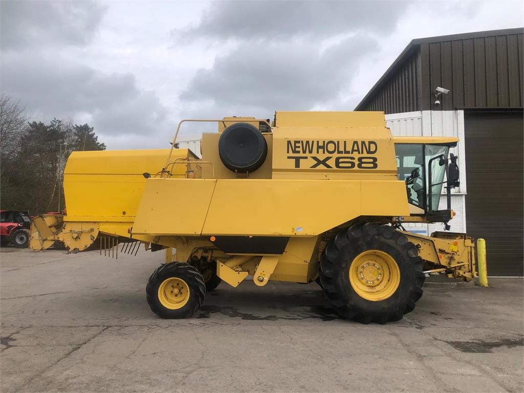 New Holland TX68