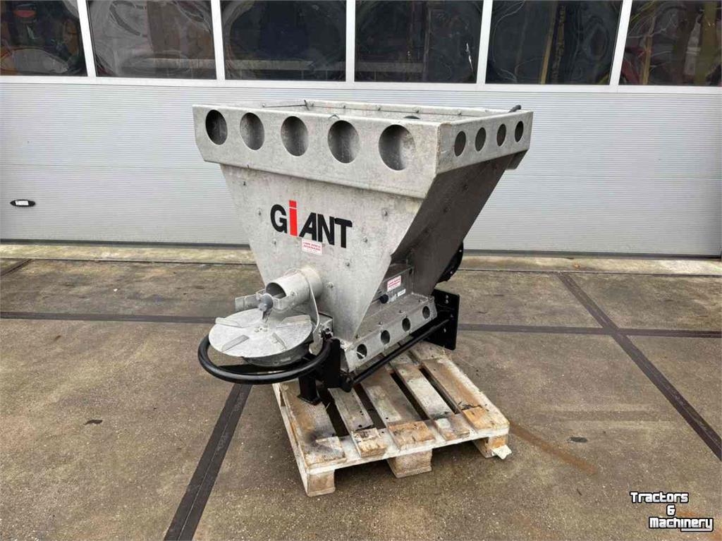 GiANT - Delimbe zoutstrooier T11.3-250