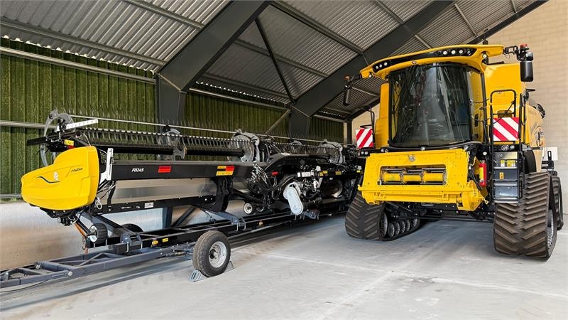 New Holland CR10.90 + 45” MacDon FD245