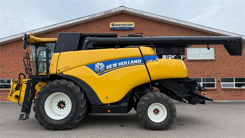 New Holland CR9080 SLH Elevation + 35” VarioFeed HD